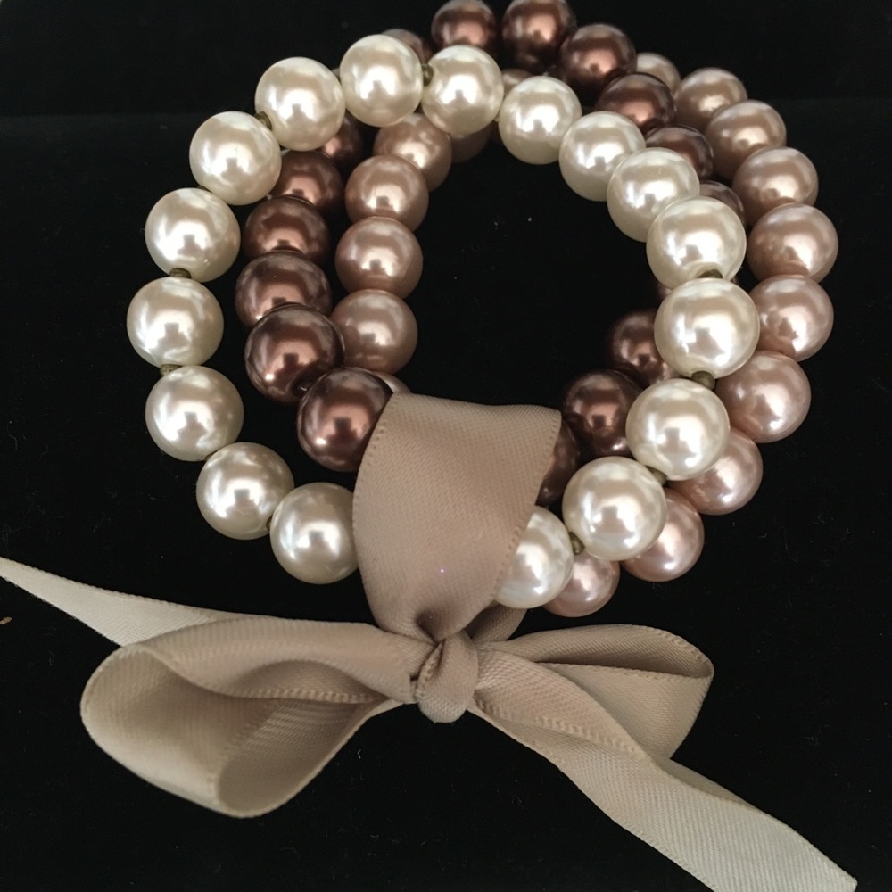 Set of 3 faux pearl bracelet bangles‎ tied with ribbon bow